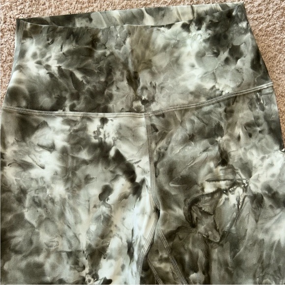 Lululemon Athletica Diamond Dye Leggings - Picture 6 of 9